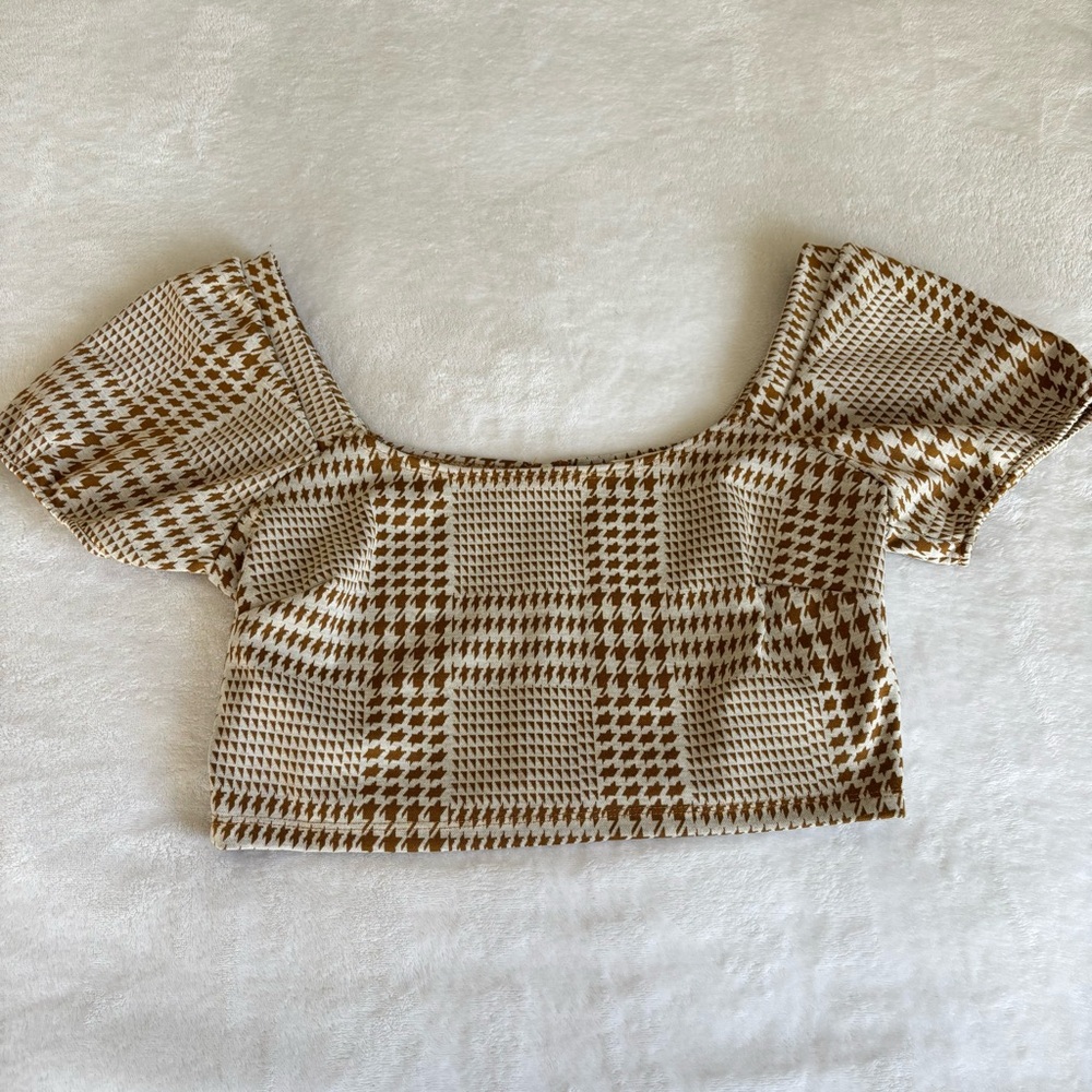 Altar’d State Houndstooth Tan/Cream Puff Sleeve Crop Top • Size Large